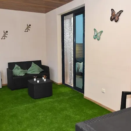 Bryson Gigantes Lejlighed *